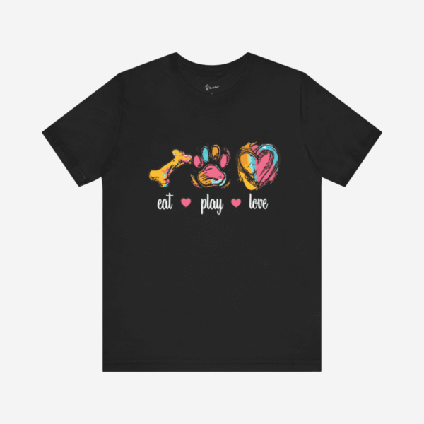 T-shirt with dogs and positive quotes.