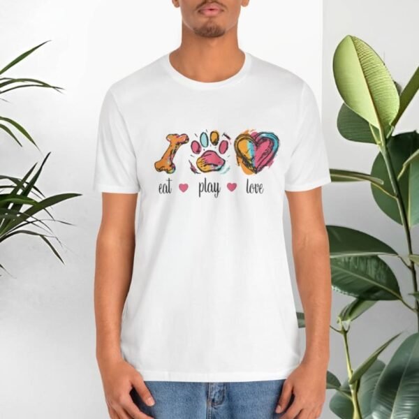 T-shirt with dogs and positive quotes.