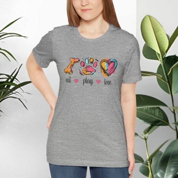 T-shirt with dogs and positive quotes.