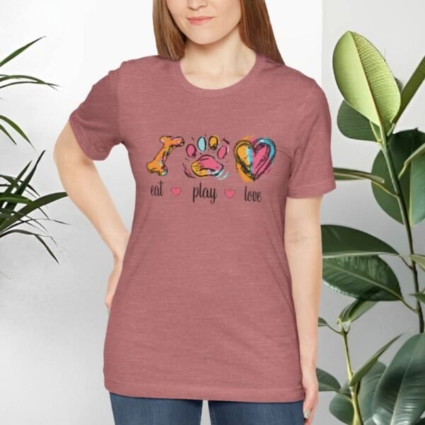 T-shirt with dogs and positive quotes.