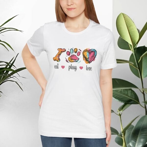 T-shirt with dogs and positive quotes.