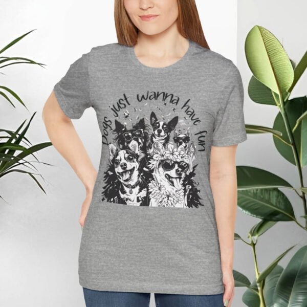 T-shirt with dogs and positive quotes.