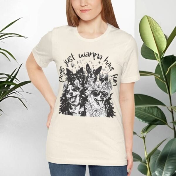 T-shirt with dogs and positive quotes.